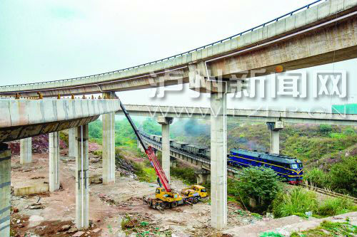 正在建設中的城西馬屋基立交。 記者 牟科 攝